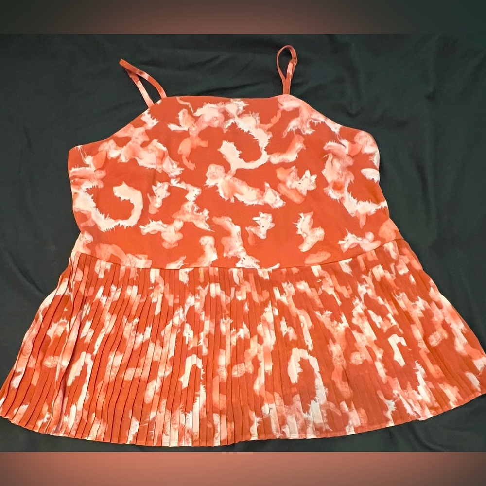 Stunning Nine West spaghetti tank with pleated bottom. Size medium.